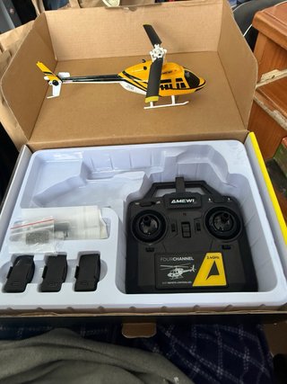 Helicóptero AMewi Bell 206 RC