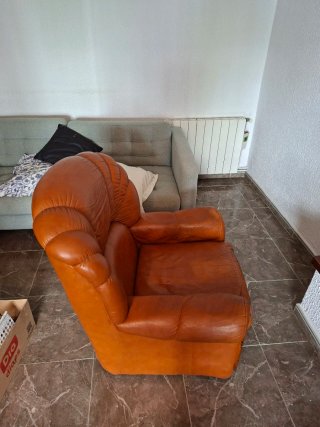 Butaca sofa de piel marrón anaranjado