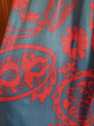 Vestido largo estampado azul y rosa con rebeca