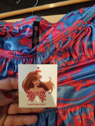 Vestido largo estampado azul y rosa con rebeca