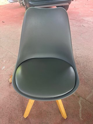 Mesa cristal y 4 sillas