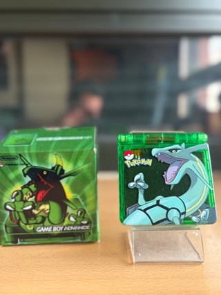 Game Boy Advance SP Edición Rayquaza traslúcida