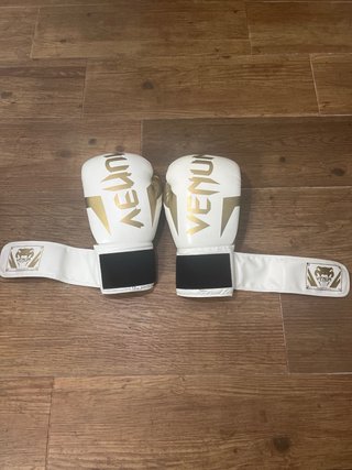 Guantes de Boxeo Venum Blancos y Dorados