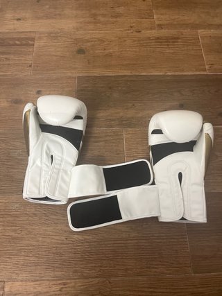 Guantes de Boxeo Venum Blancos y Dorados