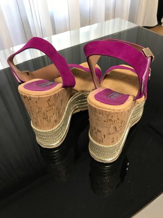 Zapatos de cuña mujer morados y beige