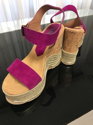 Zapatos de cuña mujer morados y beige