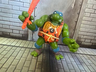 Figura TMNT Leonardo con Garrote
