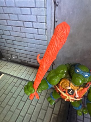 Figura TMNT Leonardo con Garrote