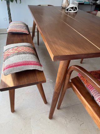 Mesa Comedor madera maciza hecho a mano.