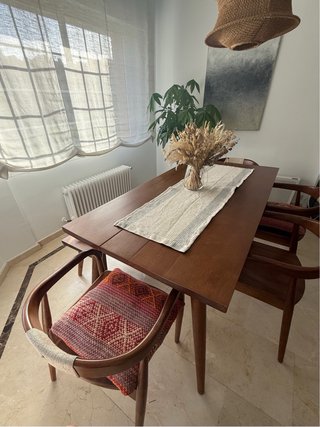 Mesa Comedor madera maciza hecho a mano.