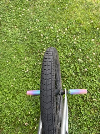 Bicicleta BMX plateada