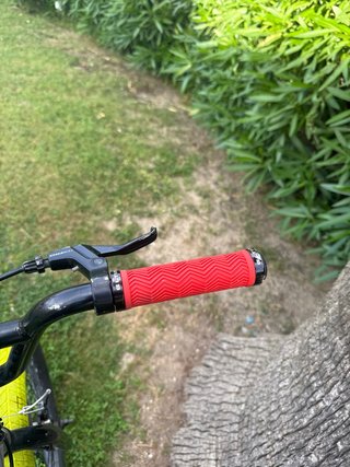 Bicicleta BMX plateada