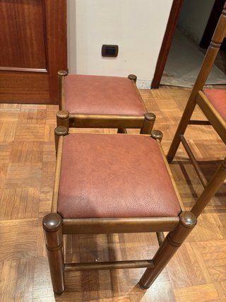 Mesa extensible + 2 sillas + 4 taburetes