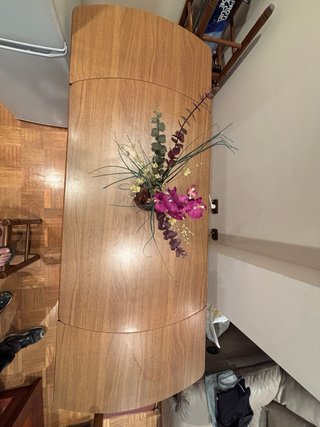 Mesa extensible + 2 sillas + 4 taburetes
