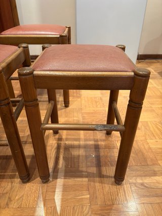 Mesa extensible + 2 sillas + 4 taburetes
