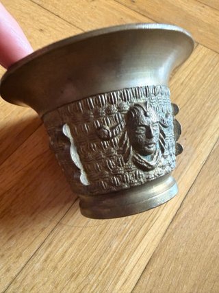 Antiguo Mortero Bronce Macizo Rostros
