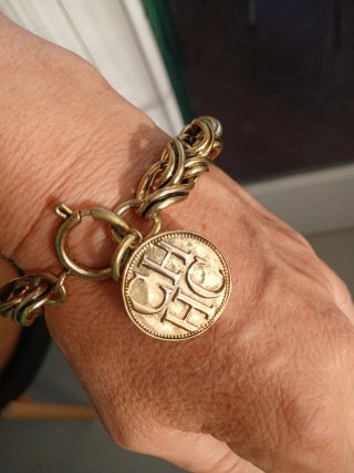 Pulsera Carolina Herrera CH - Bisutería Dorada