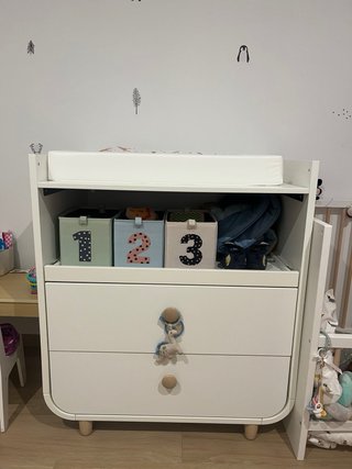 Cuna y cambiador IKEA blanco y madera