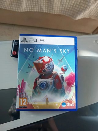 Consola PS5 + 4 Juegos + 2 Mandos
