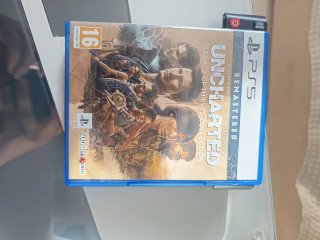 Consola PS5 + 4 Juegos + 2 Mandos