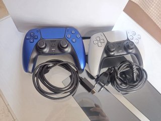 Consola PS5 + 4 Juegos + 2 Mandos