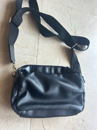 Borsa a tracolla nera minimalista Y2K di Primark