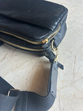 Borsa a tracolla nera minimalista Y2K di Primark