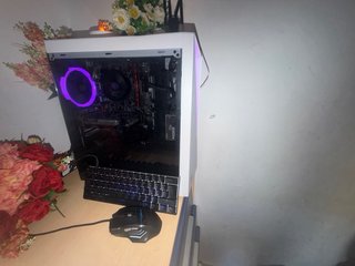 Pc con Consola PS4 con juegos y mando