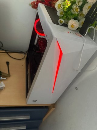 Pc con Consola PS4 con juegos y mando