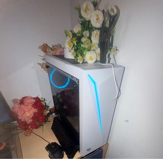 Pc con Consola PS4 con juegos y mando