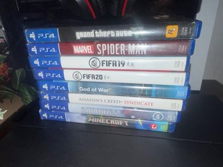 Pc con Consola PS4 con juegos y mando
