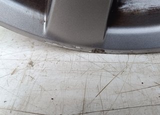 5202562 r17 llanta toyota avensis cross sport