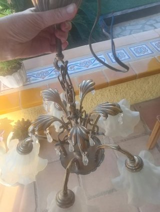 Lámpara antigua de bronce con cristales