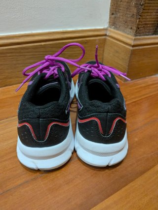 Zapatillas Asics Negras y Moradas