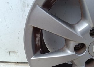 5202563 r17 llanta toyota avensis cross sport