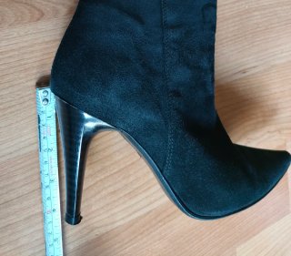 Botines ante negro tacón fino de 10cm.  Cuplé