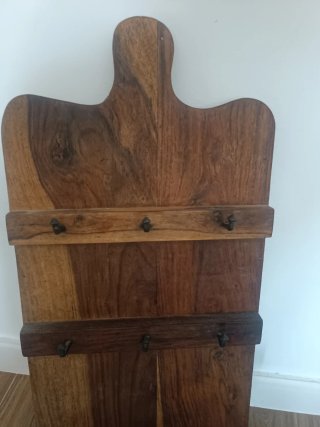 Mueble madera envejecido pared
