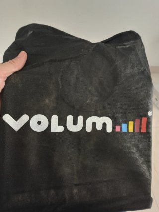Bolso blanco con asa plateada