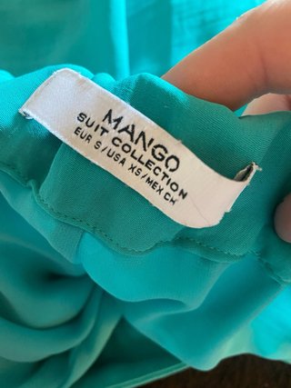 Falda verde menta, de Mango