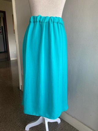 Falda verde menta, de Mango