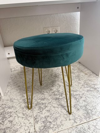 Taburete terciopelo verde con patas doradas