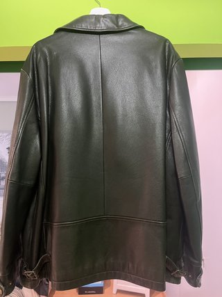 Varias prendas de cuero y Parkas