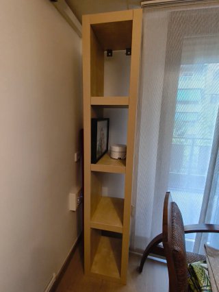 Estantería de madera color beige/marrón