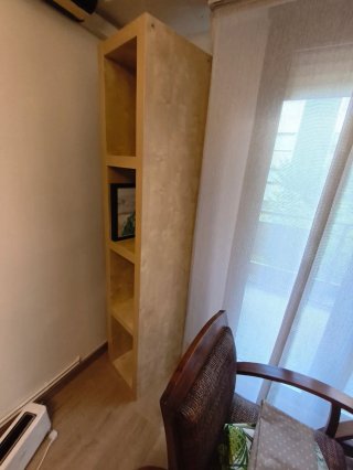 Estantería de madera color beige/marrón