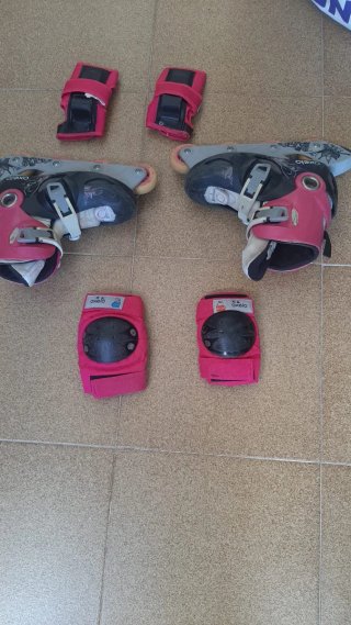 Patines y protecciones Axelle rosas