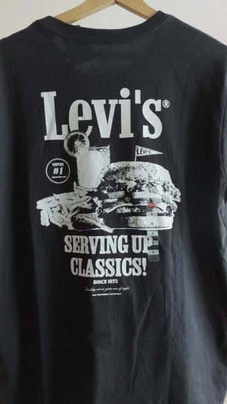 Camiseta Levi's gris Talla S Nueva con etiqueta.