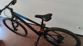 Bicicleta Rockrider Negra y Azul