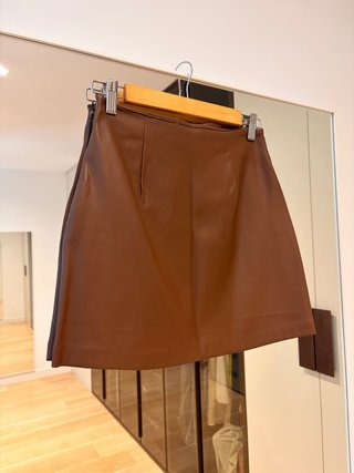 Falda Pull&Bear marrón con abertura