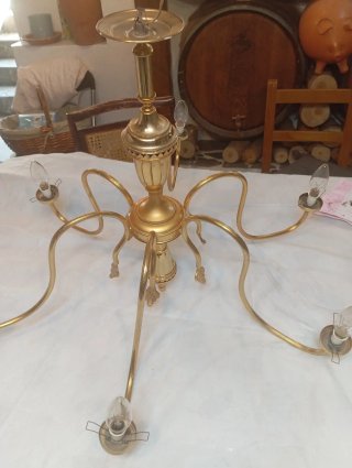 Lámpara de techo dorada antigua
