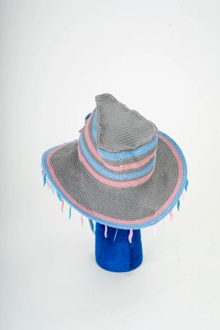 Cappello gioiello grigio, rosa, azzurro,  stile co